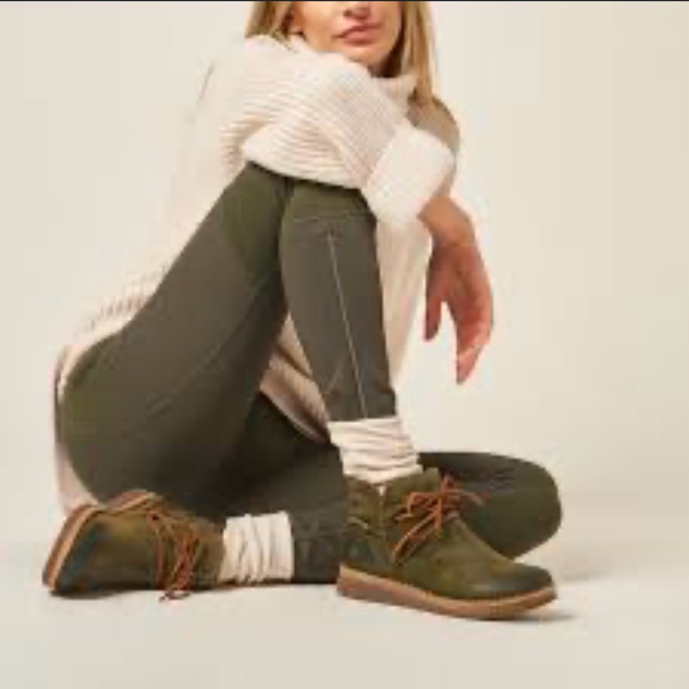 GUC Born Calyn leather tie booties